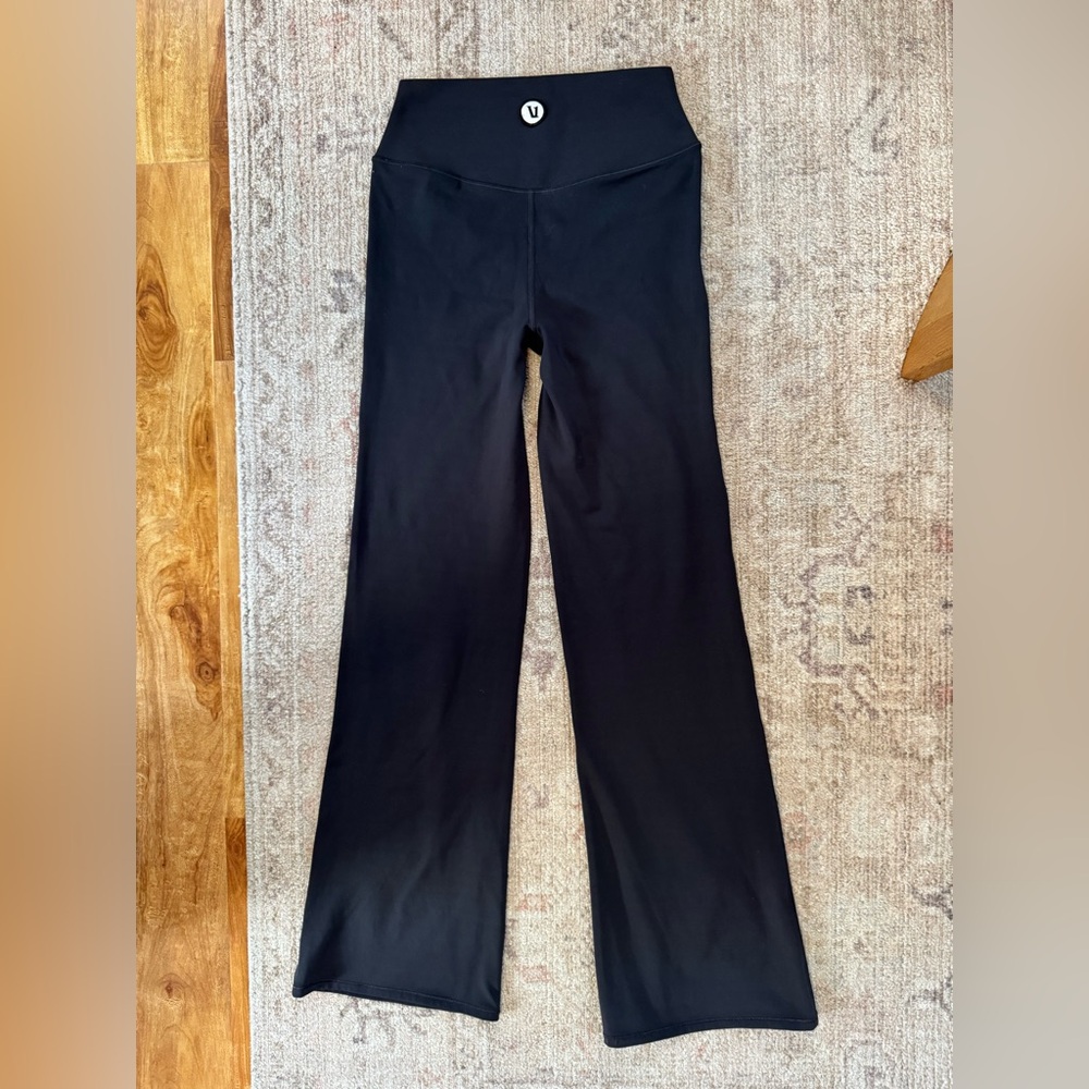 Vuori Chilled Out Bootcut Leggings